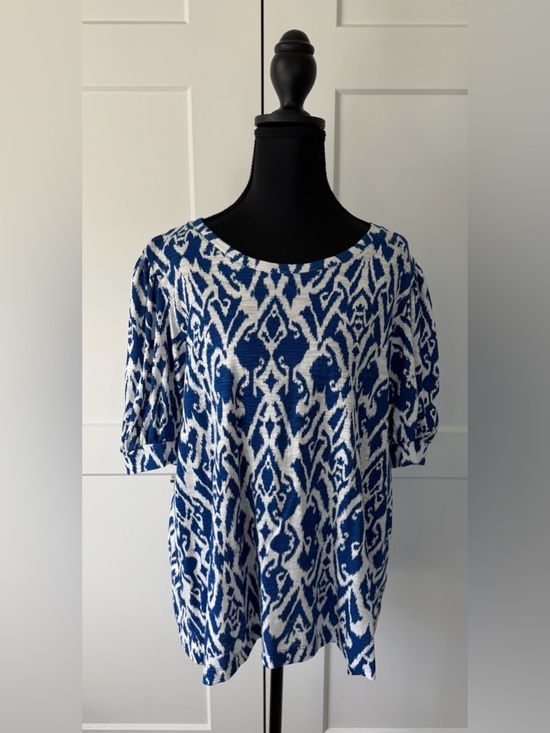 Chico's Tops - NWT Chico’s Blue & White‎ Patterned Women's Short Sleeve Top, XL